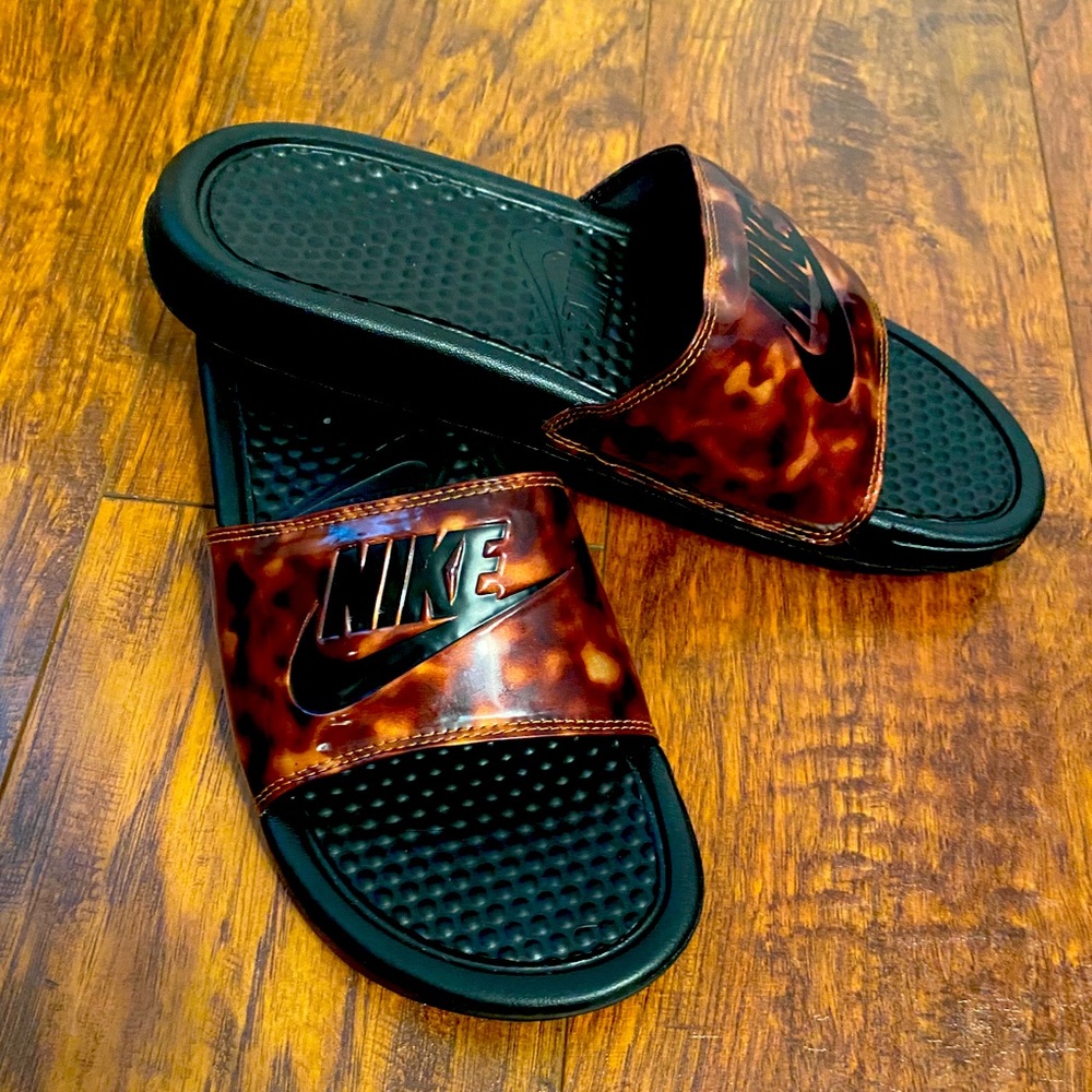Women's Nike Benassi Iridescent Print Slides